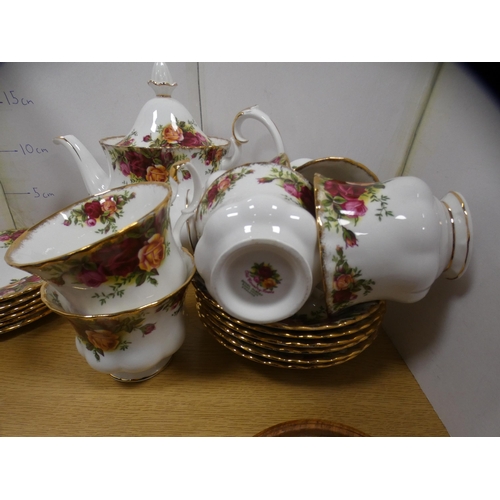 209A - Royal Albert 'Old Country Roses' pattern part tea set.