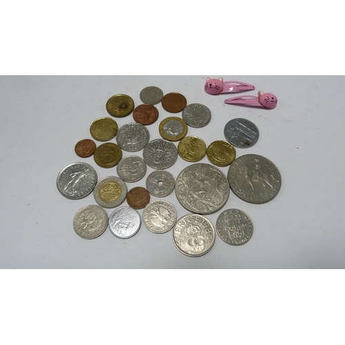 233 - Assorted coinage to include commemorative and world coins.