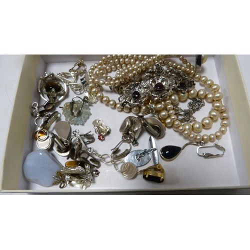 239 - Collection of costume jewellery, curios etc.