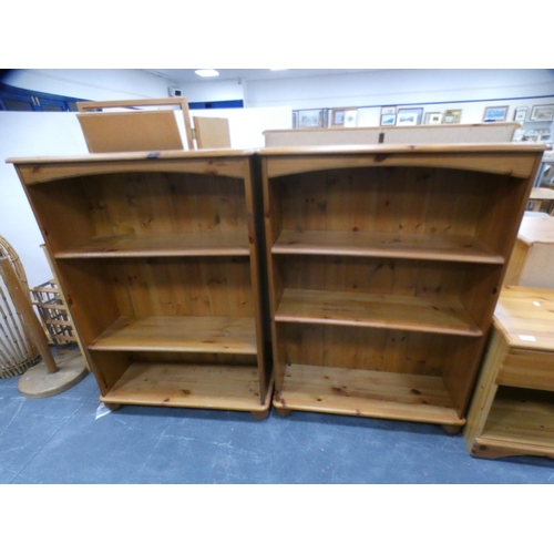 330 - Pair of pine open bookcases.  (2)