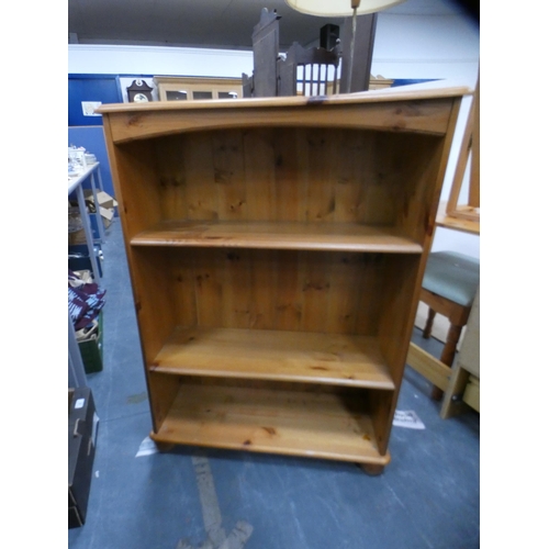 330 - Pair of pine open bookcases.  (2)