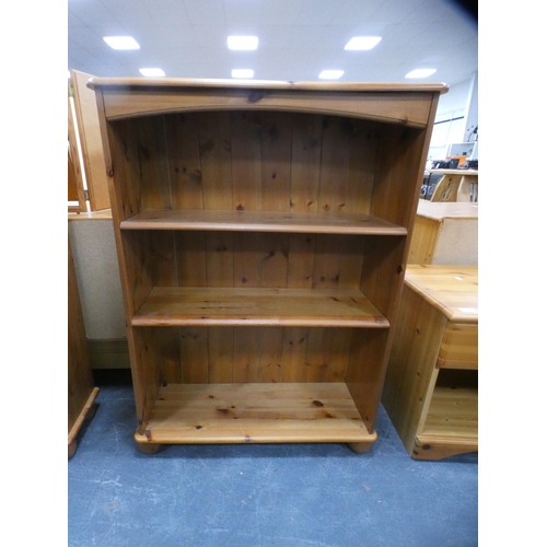 330 - Pair of pine open bookcases.  (2)