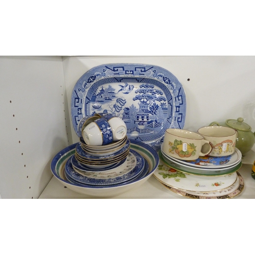 56 - Large blue and white 'Willow' pattern ashet, Spode blue part tea set and other decorative items to i... 