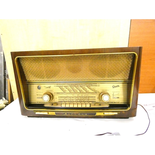 100 - Graetz Melodia 1950's radio.