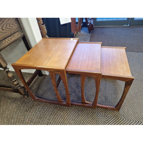 571 - G-plan mid-century nest of three tables