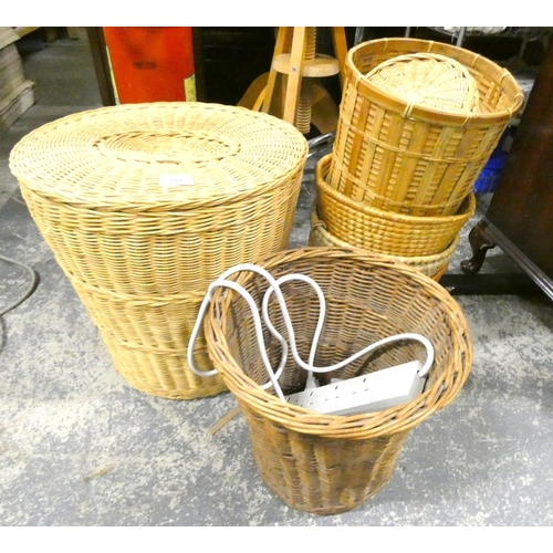 107 - Collection of wicker baskets.