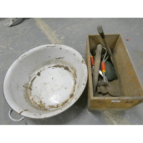 125 - Large enamel bowl and small box of hand tools.