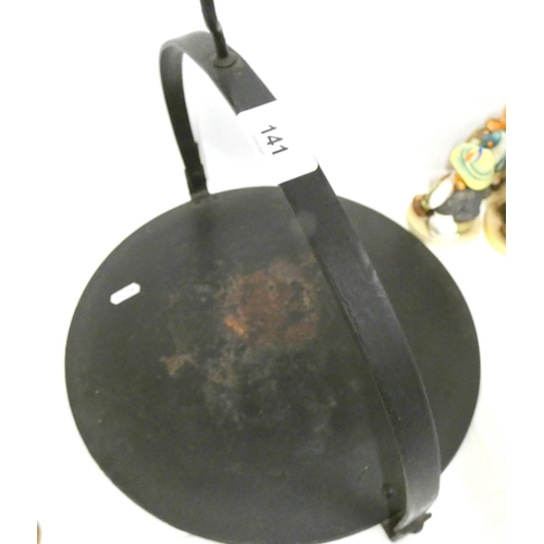 141 - Antique fire skillet, cast iron.