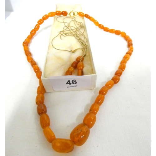 46 - String of graduated amber beads and some loose amber beads. 24g