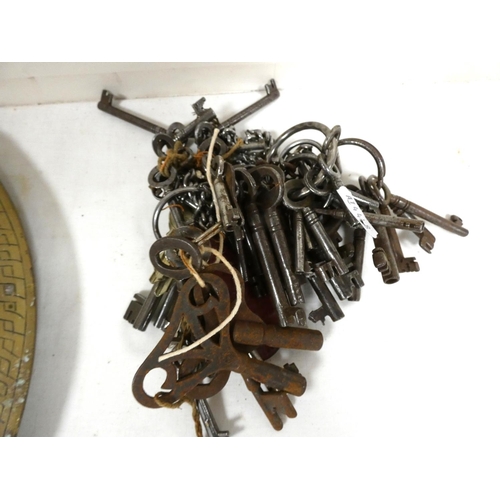 177 - Eastern brass dish, set of scales and large bunch of antique keys.