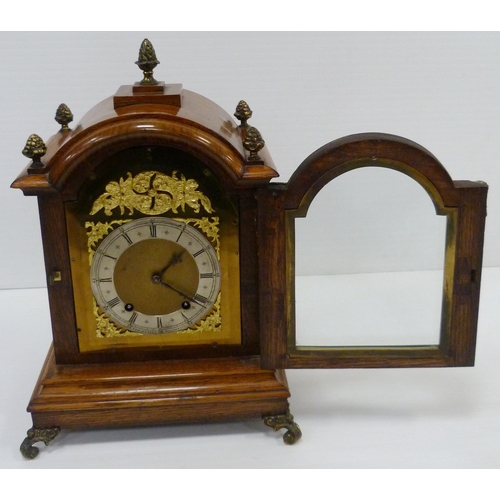218 - German oak-cased patent bracket clock, c. early 20th century, retailed by Arnold & Lewis, Manche... 