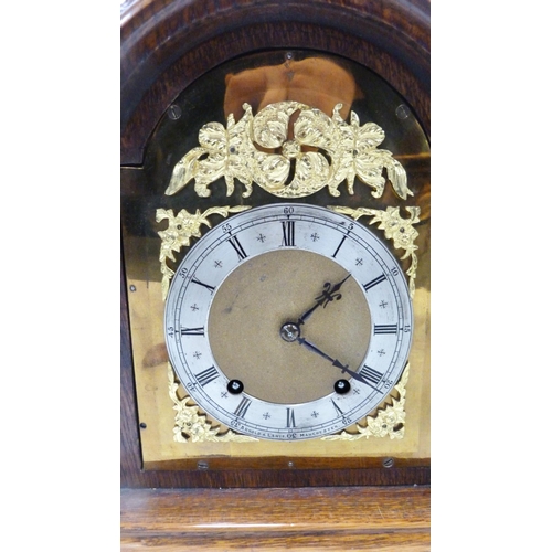 218 - German oak-cased patent bracket clock, c. early 20th century, retailed by Arnold & Lewis, Manche... 