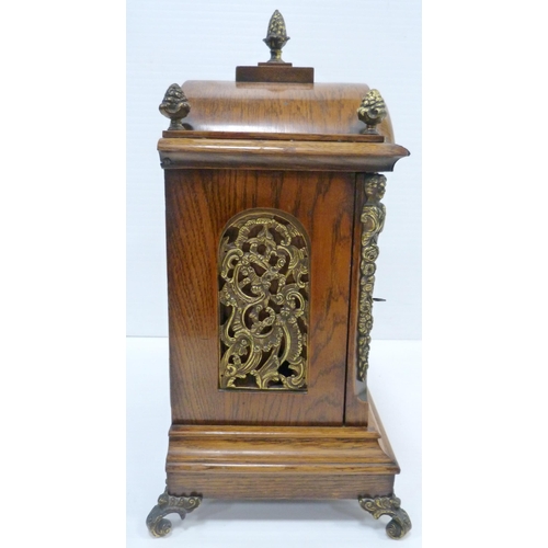 218 - German oak-cased patent bracket clock, c. early 20th century, retailed by Arnold & Lewis, Manche... 