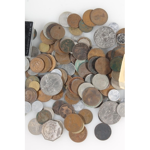 371 - Coin collection to include UNITED KINGDOM pre-decimal pennies and half pennies, 1980 crown, 1986 £2 ... 