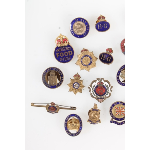 383 - Group of badges to include On War Service 1914, On War Service 1914, National Army Reserve, Emergenc... 