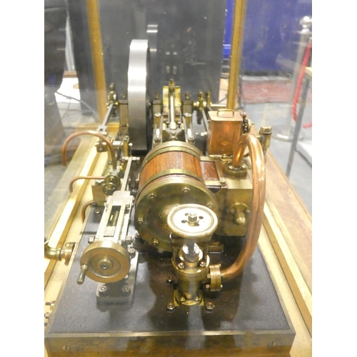 Good early 20th century model steam engine of a single cylinder flat ...