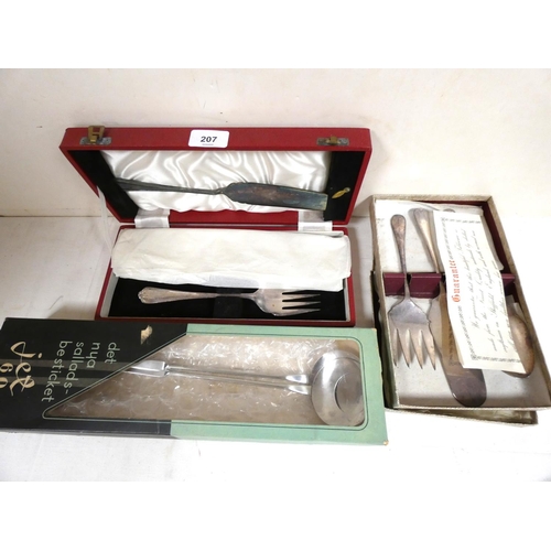 207 - Various vintage cutlery.