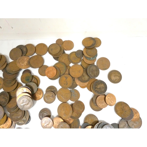 257 - Bag of UK copper coinage to include pennies.