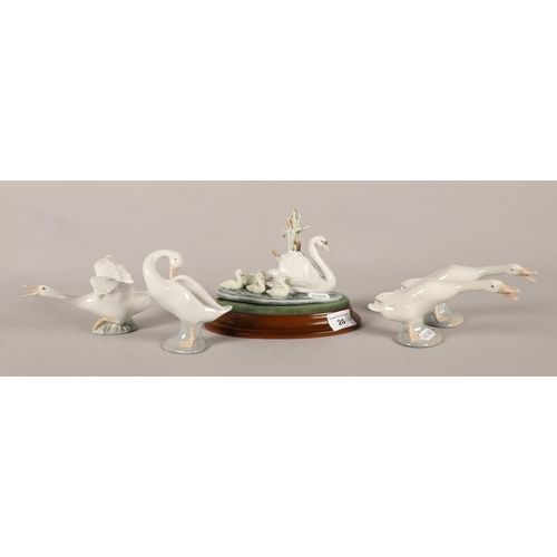 20 - Lladro porcelain Swan 