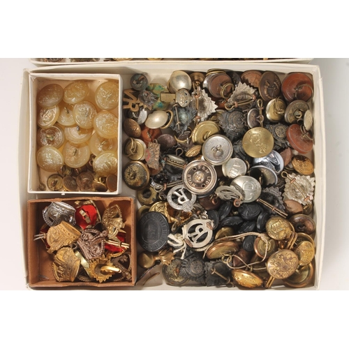 390 - Two trays of military buttons, shoulder pips and crowns etc.