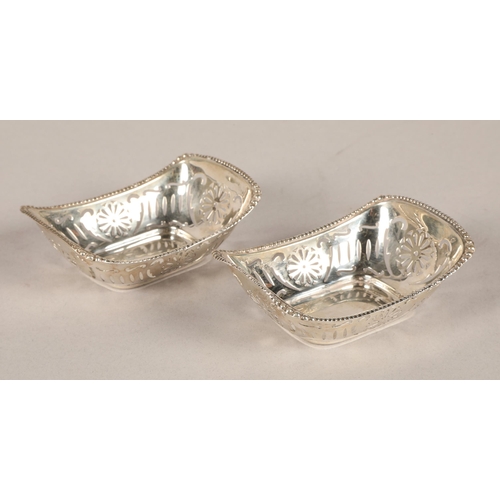 203 - Pair of pierced silver baskets, London 1927, gross weight 71g