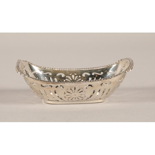 203 - Pair of pierced silver baskets, London 1927, gross weight 71g