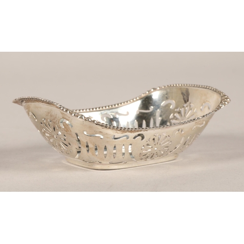 203 - Pair of pierced silver baskets, London 1927, gross weight 71g