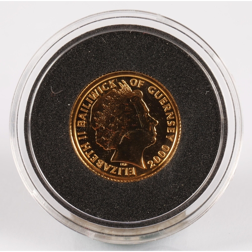 81 - 2000 Queen Mother's Centinary Guernsey £5 gold proof coin