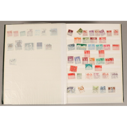 252 - Five assorted stamp albums, to include stamps from Austraila, Mexico, Turkey etc