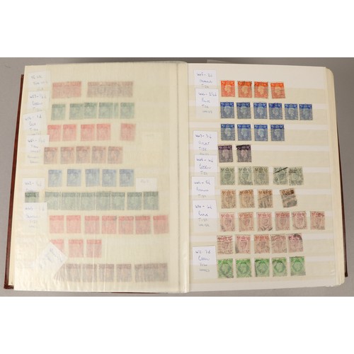 255 - Assortment of six stamp albums, to include Great Britain, Hungary Malawi etc.