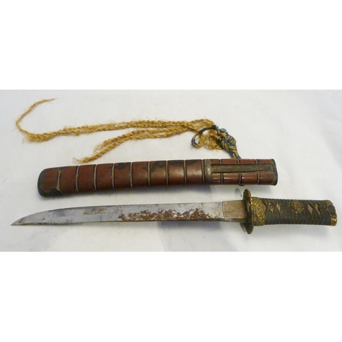 312 - Japanese tanto short sword, possibly Meiji period, unsigned tang, braided rayskin grip, gilt tsuba, ... 