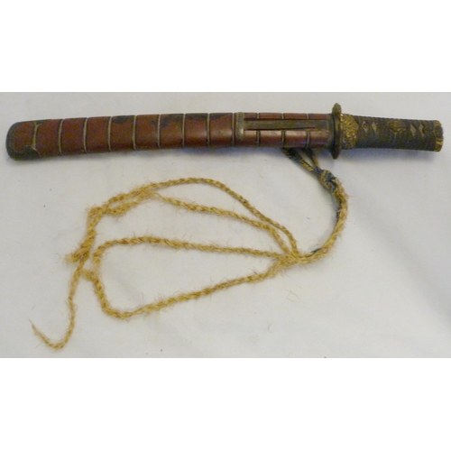 312 - Japanese tanto short sword, possibly Meiji period, unsigned tang, braided rayskin grip, gilt tsuba, ... 