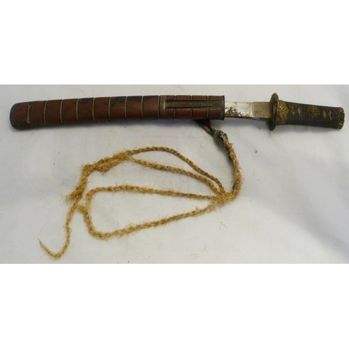 312 - Japanese tanto short sword, possibly Meiji period, unsigned tang, braided rayskin grip, gilt tsuba, ... 