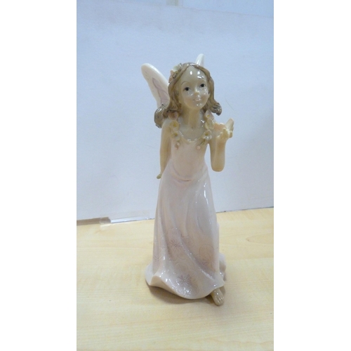 124 - Five figures to include 'Friendship', Royal Worcester 'Susannah - Figure of the Year 2011', Royal Wo... 