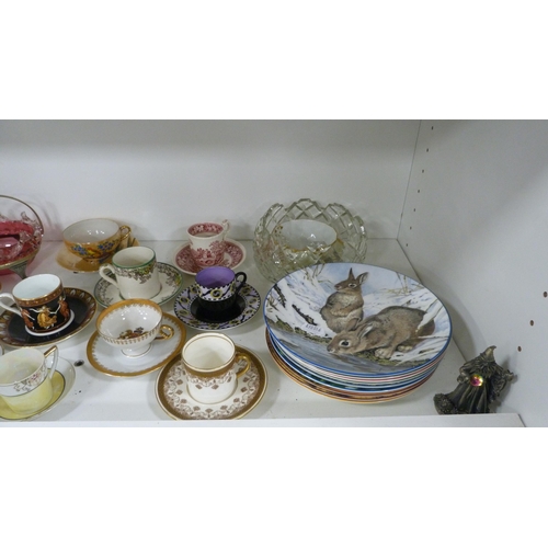 129 - Thimble collection with racks, cabinet coffee cans and saucers, Wedgwood collector's plates, art gla... 