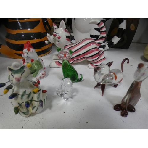 179 - Collection of cat ornaments to include Country Artists examples, cat-related novelty teapots etc (tw... 