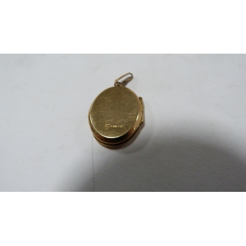 235 - 9ct gold oval locket, 3.3g.