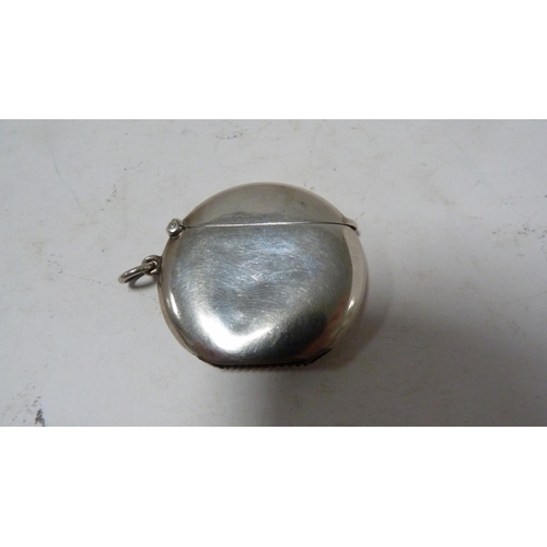 240 - Silver vesta box with striker to the underside, 18g.