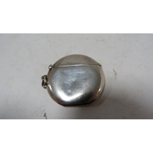 240 - Silver vesta box with striker to the underside, 18g.