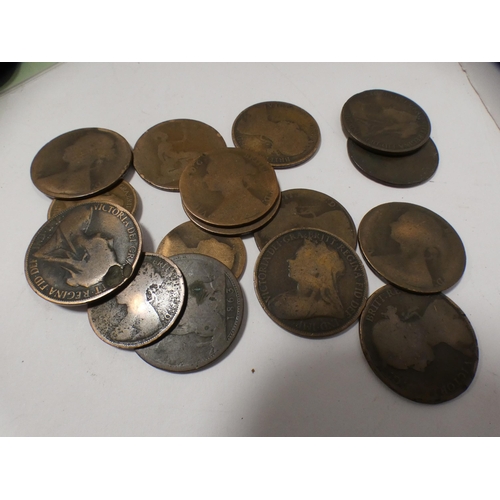 255 - Coinage to include Victorian copper pennies, world coins, commemorative coins, post decimal coins et... 