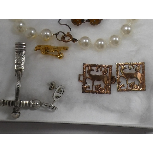 259 - Costume jewellery to include charms, pendants, buckles, pin cushion etc.