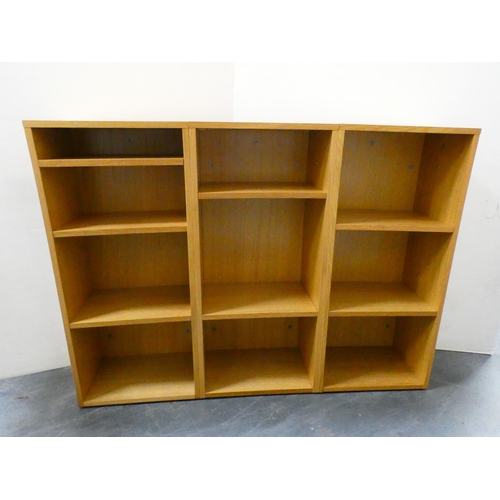 267 - Contemporary oak-effect open display unit.