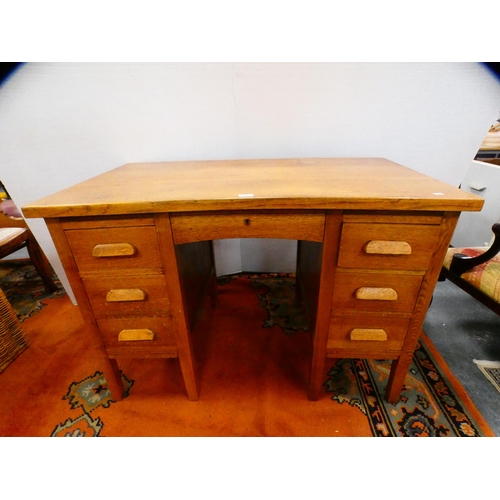 296 - Golden oak kneehole desk.