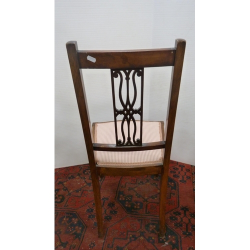 319 - Mahogany and crossbanded side chair with pierced fretwork splat, on square tapering supports.