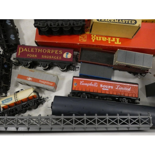 33 - Fleishmann HO 4470 model locos, Trackmaster wagons, Tri-ang carriages, spare parts etc.