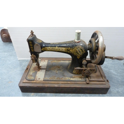 352 - Three portable Singer sewing machines.