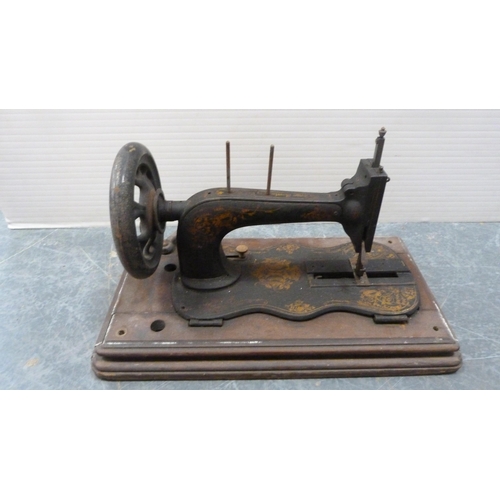 352 - Three portable Singer sewing machines.