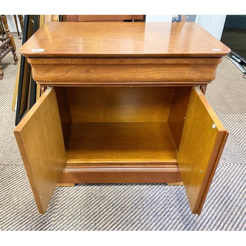 554 - Mahogany side cabinet, with drawer, W : 69cms, H: 63cms, D: 45cms 