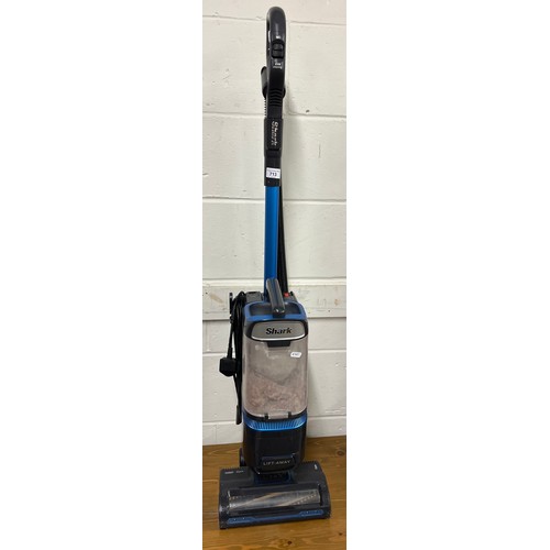 713 - Shark vacuum cleaner 