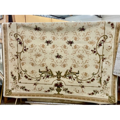 722 - Cream and Gold Patterned rug